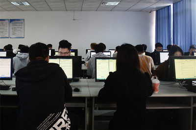 數(shù)學(xué)與計(jì)算機(jī)科學(xué)學(xué)院（軟件服務(wù)外包學(xué)院）成功舉辦2023年“奮進(jìn)杯”程序設(shè)計(jì)競(jìng)賽月賽